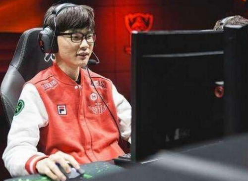 尽管他曾在 尽管他曾在