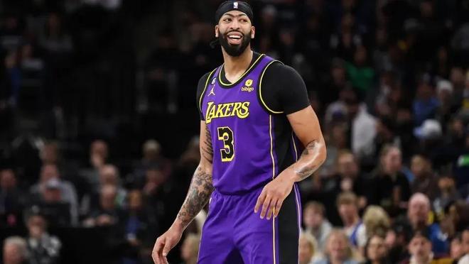 社交场合的 社交场合的